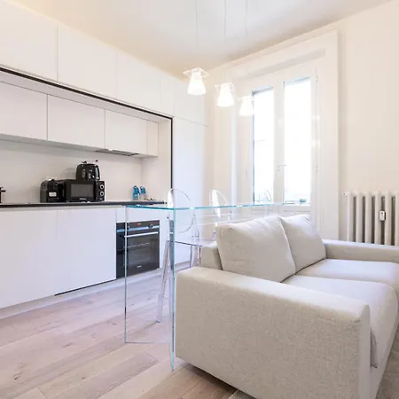 Apartment With Balcony - Collection Milan
