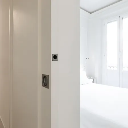 Apartment With Balcony - Collection Milan