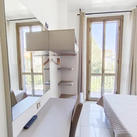 Mondial Hotel 2*
