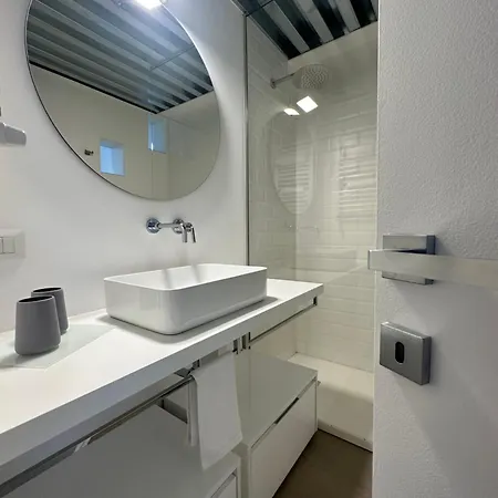White In Apartment Milan