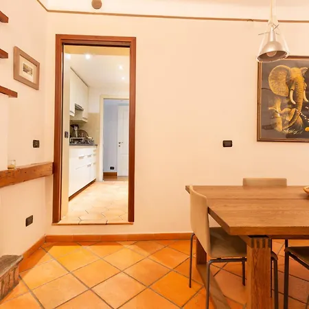 Cosy Two Bedroom Close To Navigli ميلان