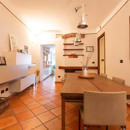 Cosy Two Bedroom Close To Navigli Appartement Milaan