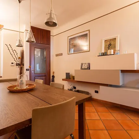 Cosy Two Bedroom Close To Navigli شقة *