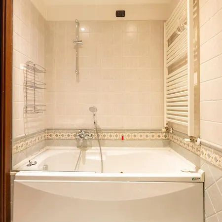 Appartement Cosy Two Bedroom Close To Navigli Milaan