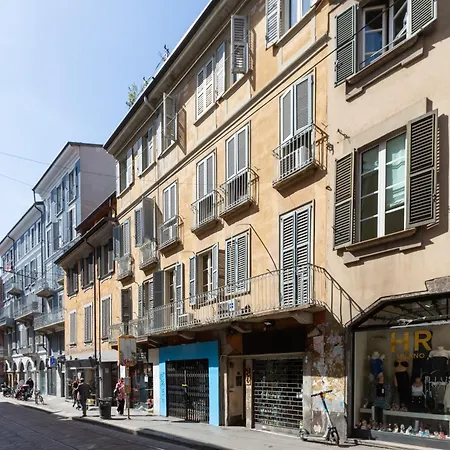 Cosy Two Bedroom Close To Navigli Milaan