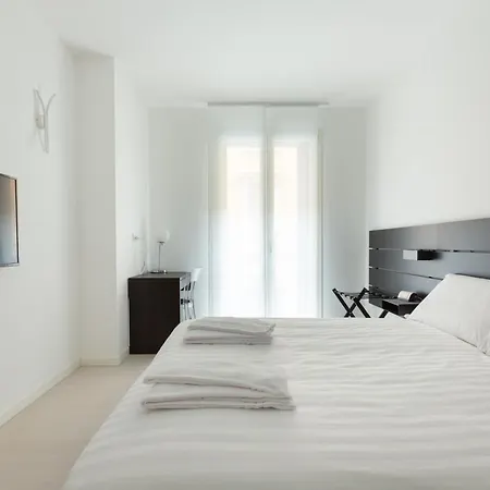 Porta Nuova Bright And Roomy Flat Milan