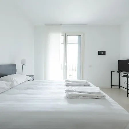 Easytopstay - Porta Nuova Bright And Roomy Flat Appartamento *