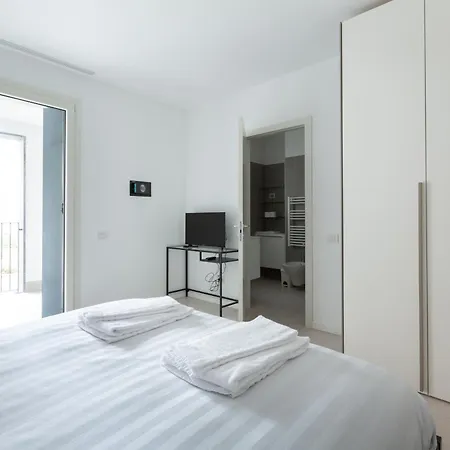 Easytopstay - Porta Nuova Bright And Roomy Flat *