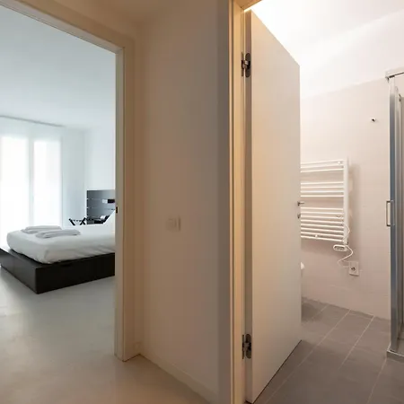 Porta Nuova Bright And Roomy Flat Milan