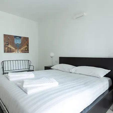 Porta Nuova Bright And Roomy Flat * Milan