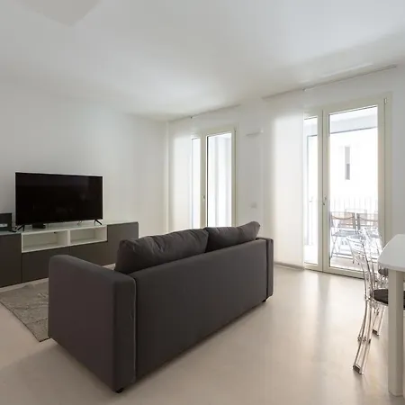 Porta Nuova Bright And Roomy Flat *