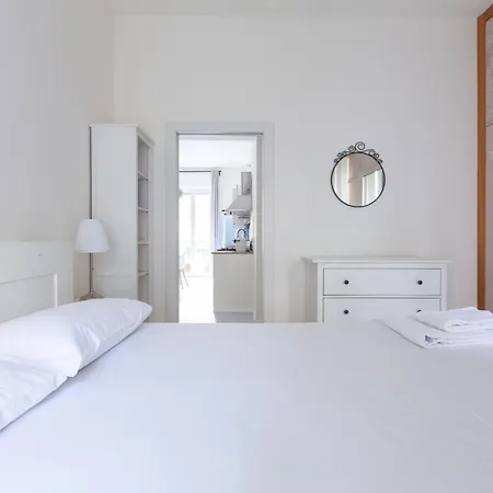 Porta Volta Bright And Roomy Flat * Milan