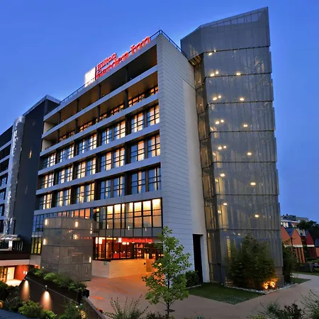 Hilton Garden North 4*