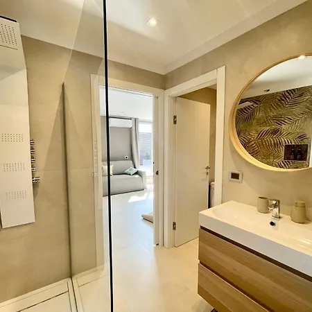 R39 Attic With Terrace And Private Parking