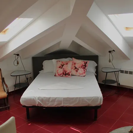 Mercanti Attic Version Daire Milano