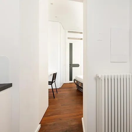 Guesthost - Tiny Near Station