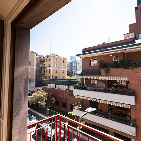 Isola-garibaldi - Moderno Bilocale Con Balcone Апартаменты *