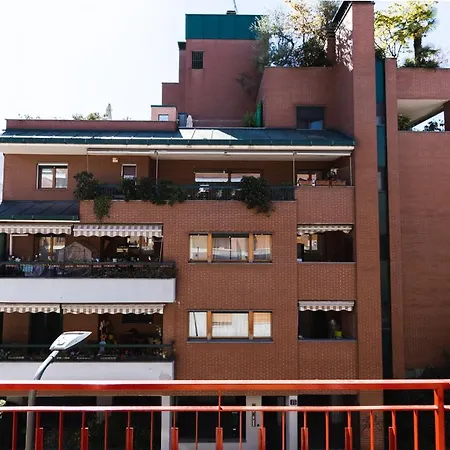 Isola-garibaldi - Moderno Bilocale Con Balcone Милан