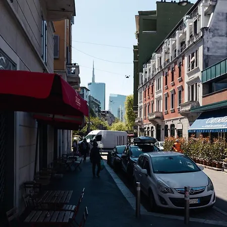 Isola-garibaldi - Moderno Bilocale Con Balcone Апартаменты