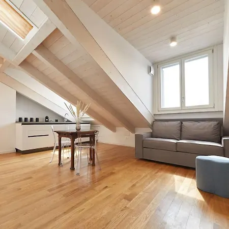 The Attic 18 アパート ミラノ