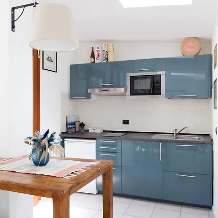 Terrace Close To Metro Station Apartment *