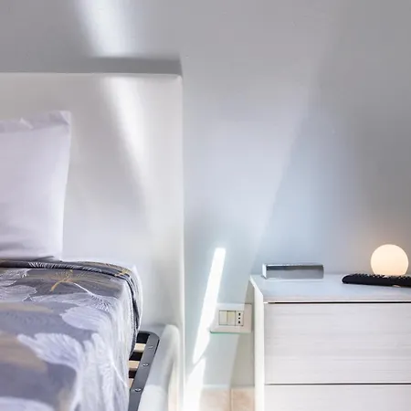 شقة Free Parking Tiny House Wifi Netflix 15 Minuti Dal Duomo