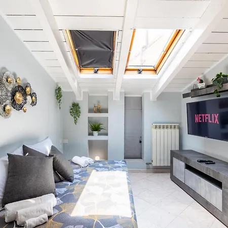 Free Parking Tiny House Wifi Netflix 15 Minuti Dal Duomo Lägenhet *