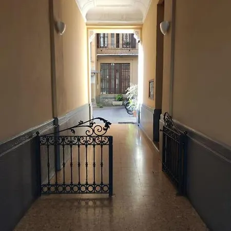 Nella Movida Di Isola-porta Nuova