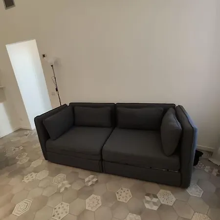 Nella Movida Di Isola-porta Nuova *