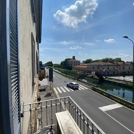 Naviglio Apartment *