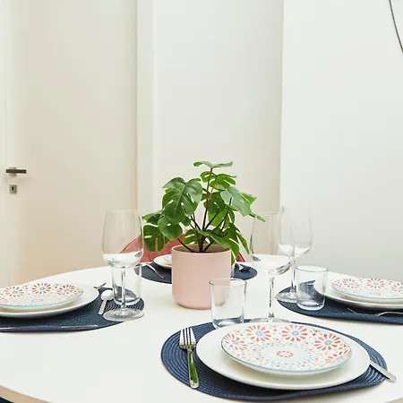 Urban Flats Modern Few Minuts From Duomo شقة