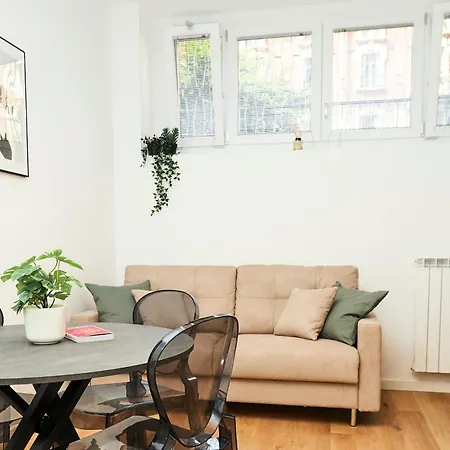 Urban Flats Modern Few Minuts From Duomo *