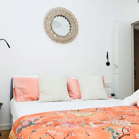 Urban Flats Modern Few Minuts From Duomo شقة