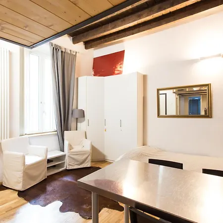 Milano's Navigli Studio * Milán
