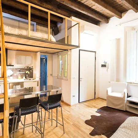 Milano's Navigli Studio Apartamento *