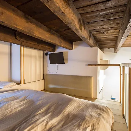Milano's Navigli Studio Milán