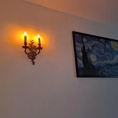 N&ghomesweethome Gogh Elegante E Confortevole