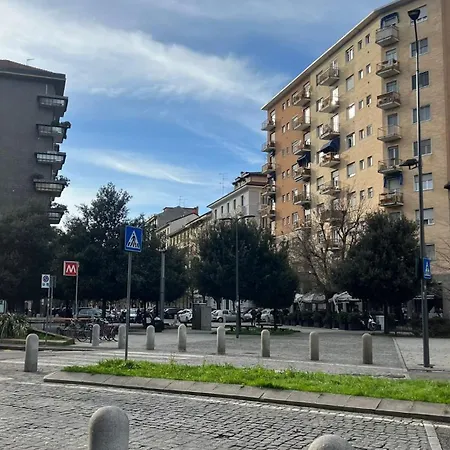 Gambara Urban Flat - Stylish And Next To Metro *