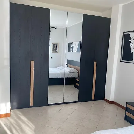 Comasina Charme With Terrace Milan