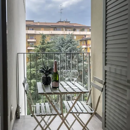 Daire Free Parking - Duomo Centro Modern - Private Gym - Metro Milano