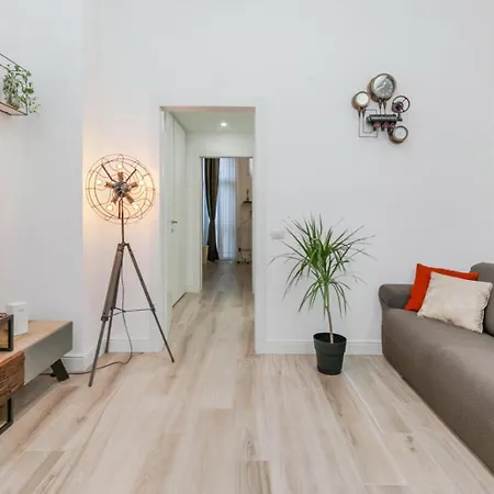Urban Retreat Chic Industrial Loft In The Heart Of Apartmán Milán