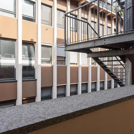 Modernita A Milano: Bilocale Con Balcone * Milan