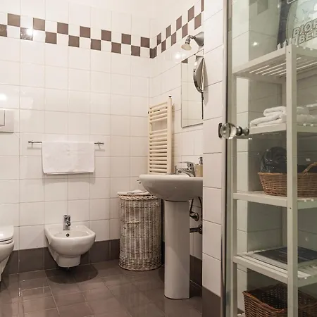 Moscova-brera Elegante Con Giardino Privato