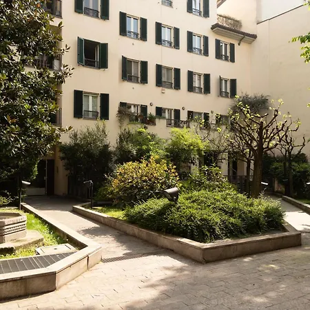 Moscova-brera Elegante Con Giardino Privato