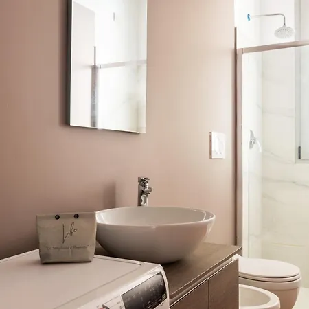 Modernita A Milano: Bilocale Con Balcone *