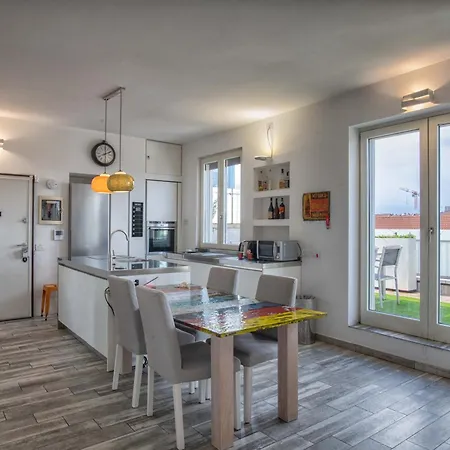 Luxury Flat With Terrace / Stunning Skyline View *