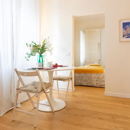 Guesthost - West Apartamento Milán