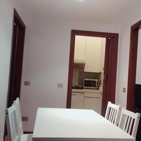 3 Minutes On Foot From Duomo! Big Apartament With 3 Bedrooms And Balcony * 米兰