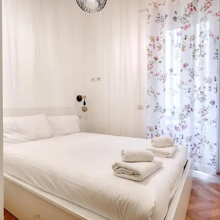 Joivy Renovated Flat By Piazza Leonardo Da Vinci * Milaan