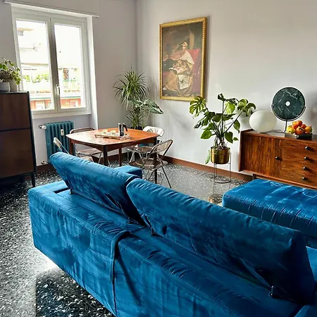 Elegant Blue Portello - Near Mico And Fiera